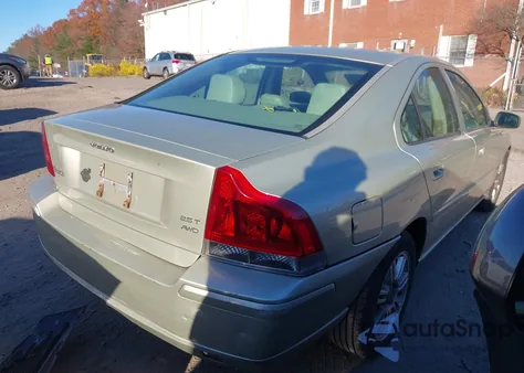 2006 Volvo S60 2.5T из США, поврежденный, VIN YV1RH592062515542